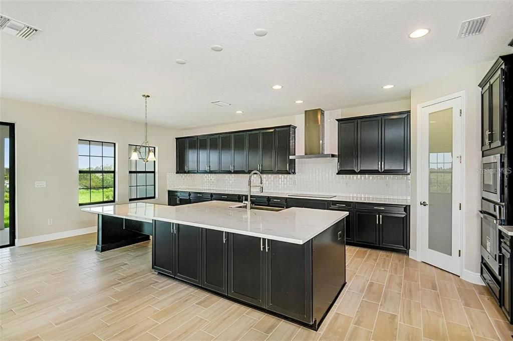 For Rent: $4,200 (5 beds, 4 baths, 3615 Square Feet)