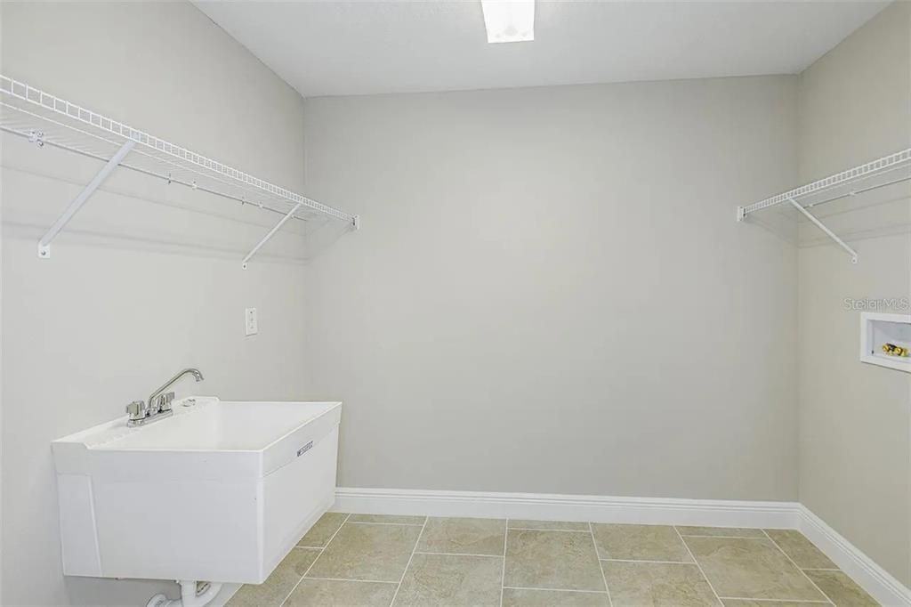For Rent: $4,200 (5 beds, 4 baths, 3615 Square Feet)
