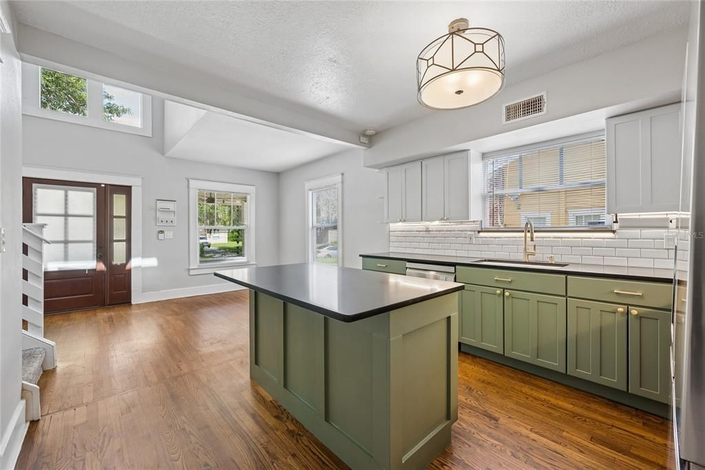 For Rent: $3,150 (3 beds, 3 baths, 1649 Square Feet)