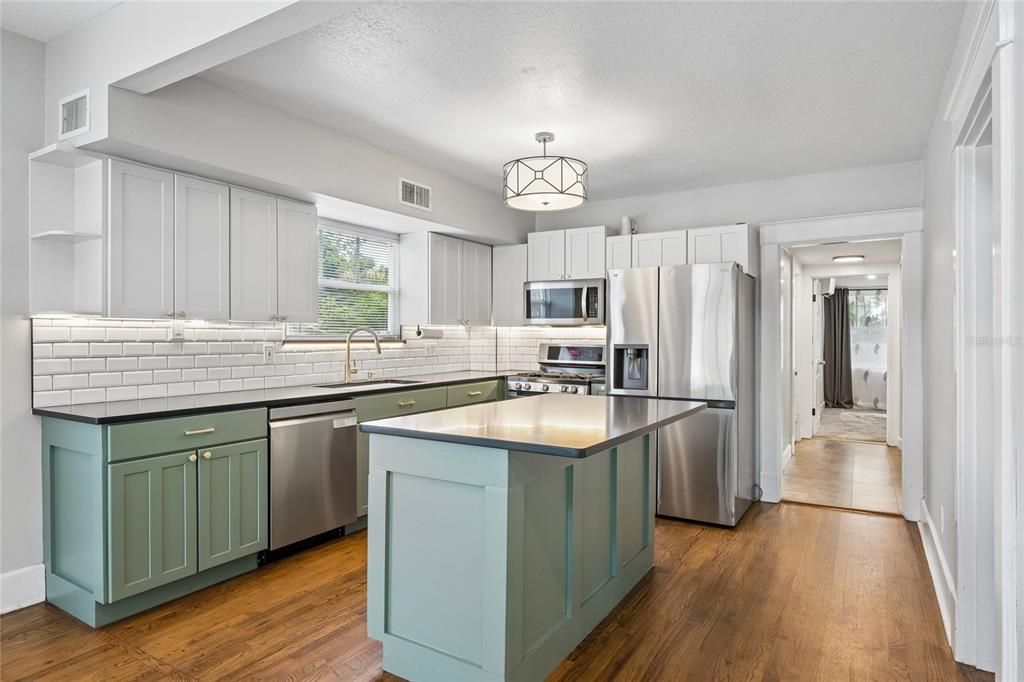 For Rent: $3,150 (3 beds, 3 baths, 1649 Square Feet)