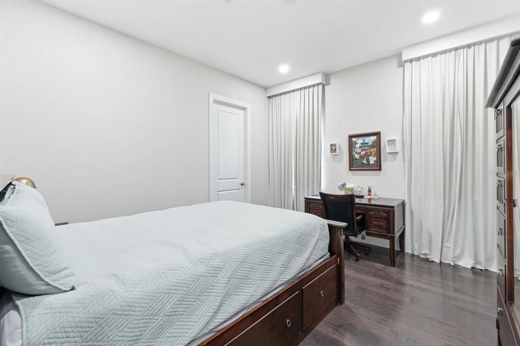 For Sale: $3,599,000 (5 beds, 5 baths, 5342 Square Feet)