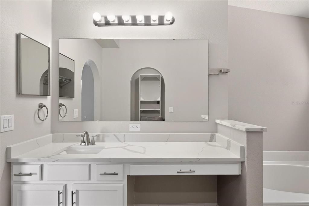 For Sale: $325,000 (3 beds, 2 baths, 1874 Square Feet)