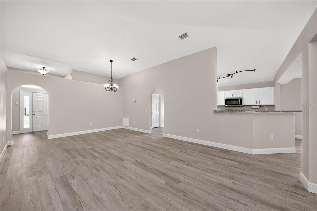 For Sale: $325,000 (3 beds, 2 baths, 1874 Square Feet)