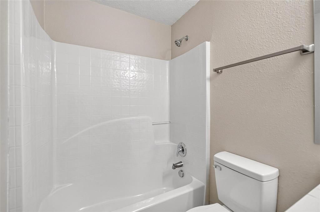 For Sale: $325,000 (3 beds, 2 baths, 1874 Square Feet)