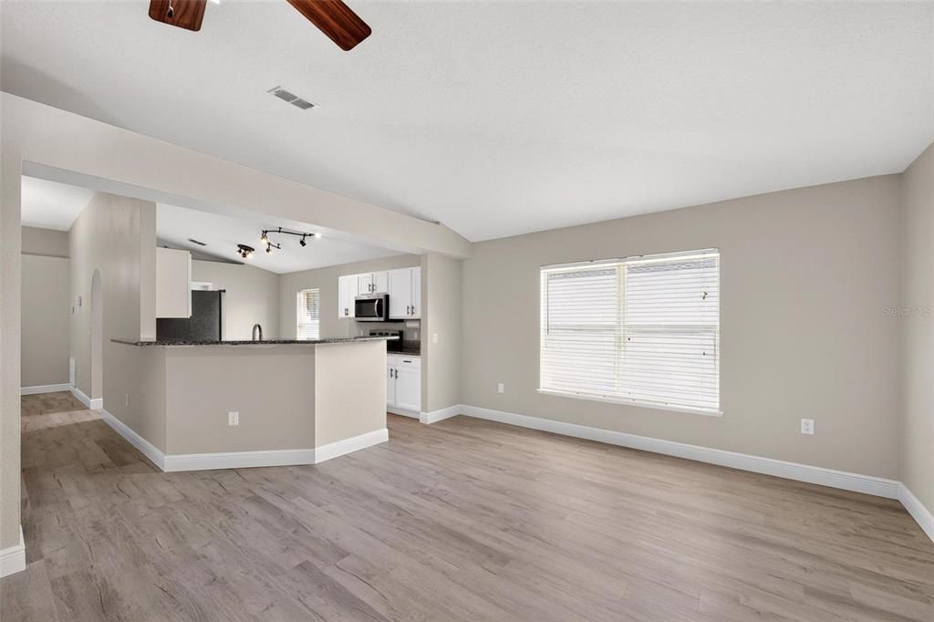 For Sale: $325,000 (3 beds, 2 baths, 1874 Square Feet)