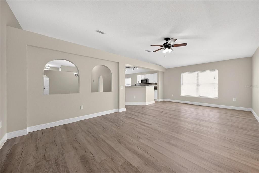 For Sale: $325,000 (3 beds, 2 baths, 1874 Square Feet)
