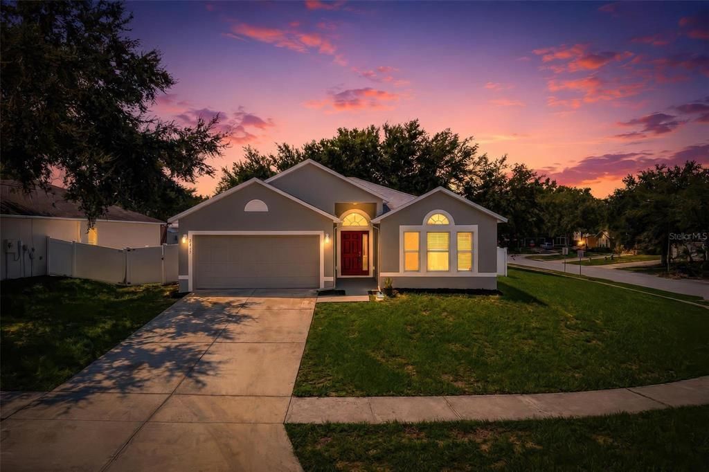 For Sale: $325,000 (3 beds, 2 baths, 1874 Square Feet)