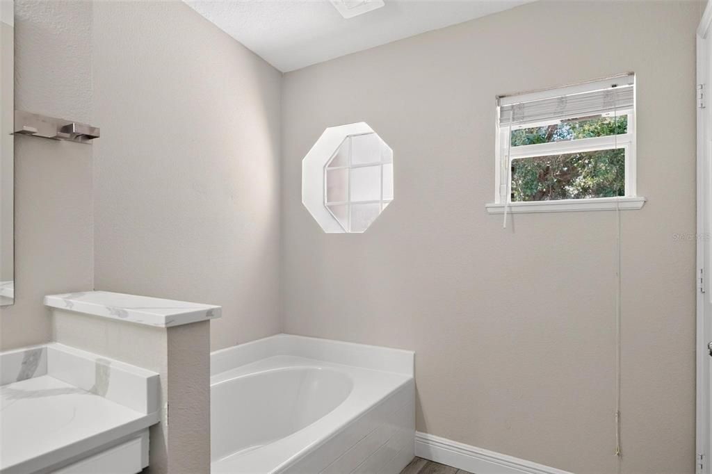 For Sale: $325,000 (3 beds, 2 baths, 1874 Square Feet)