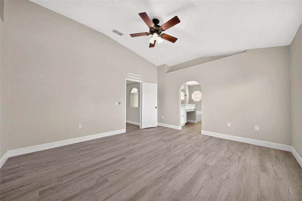 For Sale: $325,000 (3 beds, 2 baths, 1874 Square Feet)