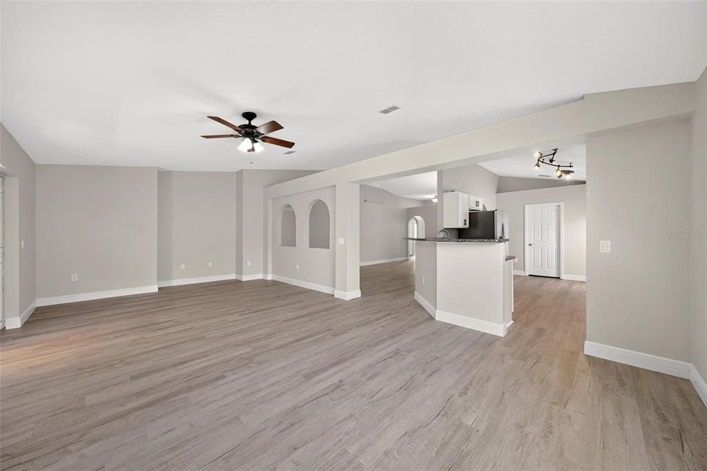 For Sale: $325,000 (3 beds, 2 baths, 1874 Square Feet)
