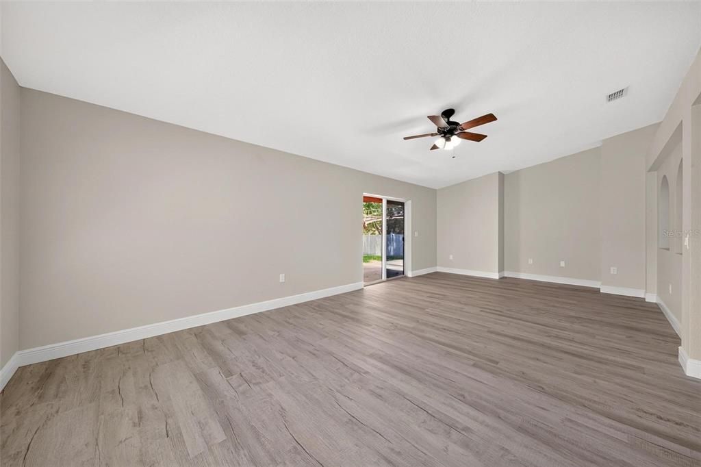 For Sale: $325,000 (3 beds, 2 baths, 1874 Square Feet)
