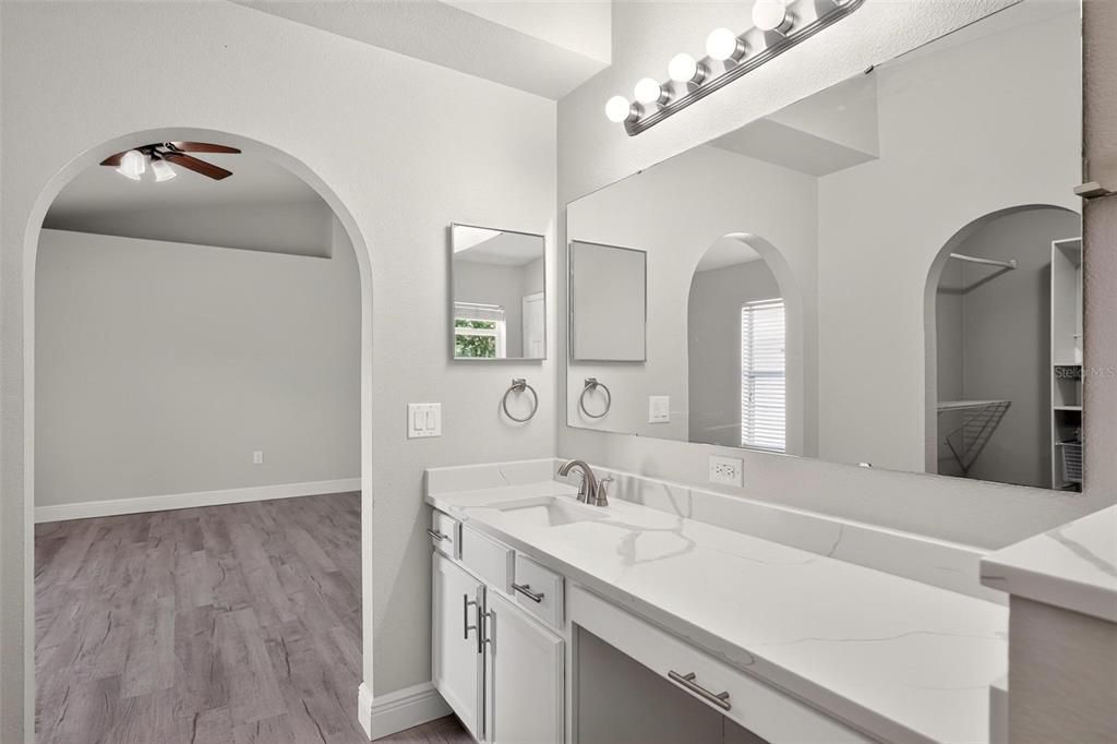 For Sale: $325,000 (3 beds, 2 baths, 1874 Square Feet)