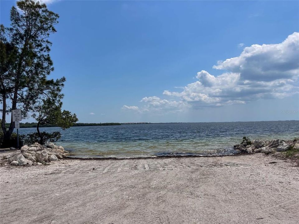 For Sale: $579,000 (3 beds, 2 baths, 1926 Square Feet)