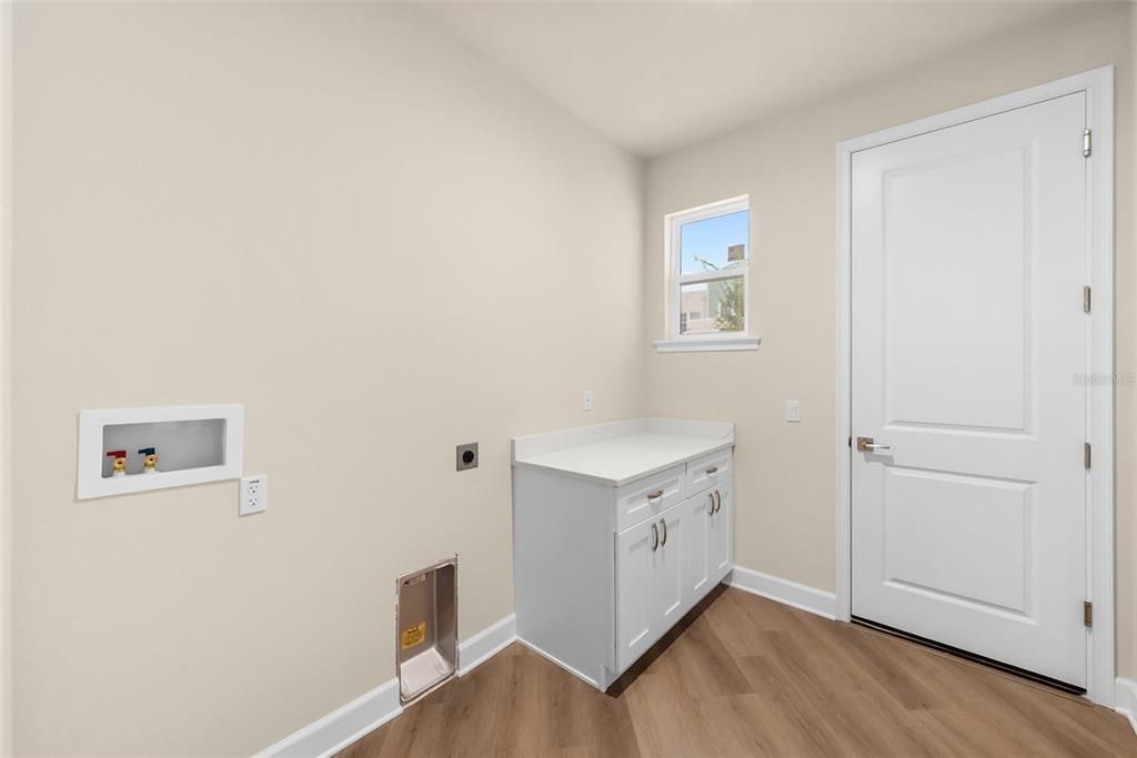 For Sale: $579,000 (3 beds, 2 baths, 1926 Square Feet)