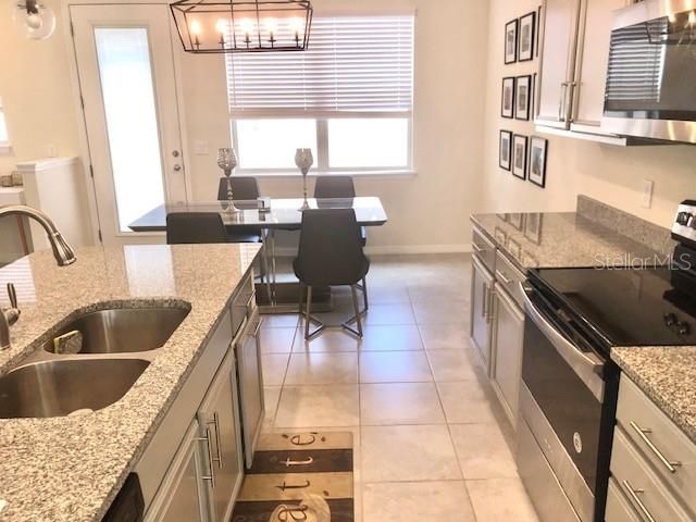 For Rent: $2,275 (2 beds, 2 baths, 1464 Square Feet)
