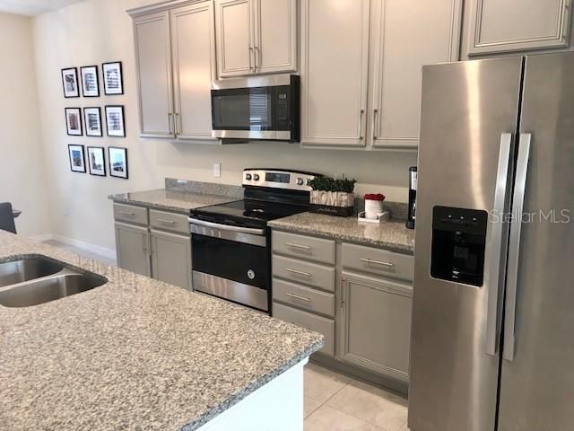 For Rent: $2,275 (2 beds, 2 baths, 1464 Square Feet)