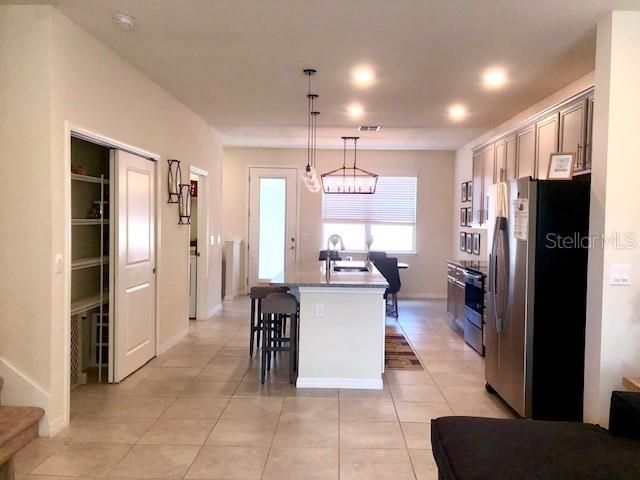 For Rent: $2,275 (2 beds, 2 baths, 1464 Square Feet)