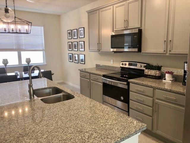 For Rent: $2,275 (2 beds, 2 baths, 1464 Square Feet)