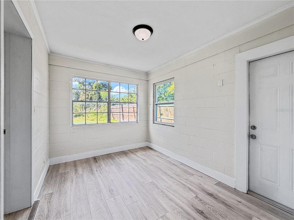 For Sale: $239,000 (2 beds, 1 baths, 908 Square Feet)