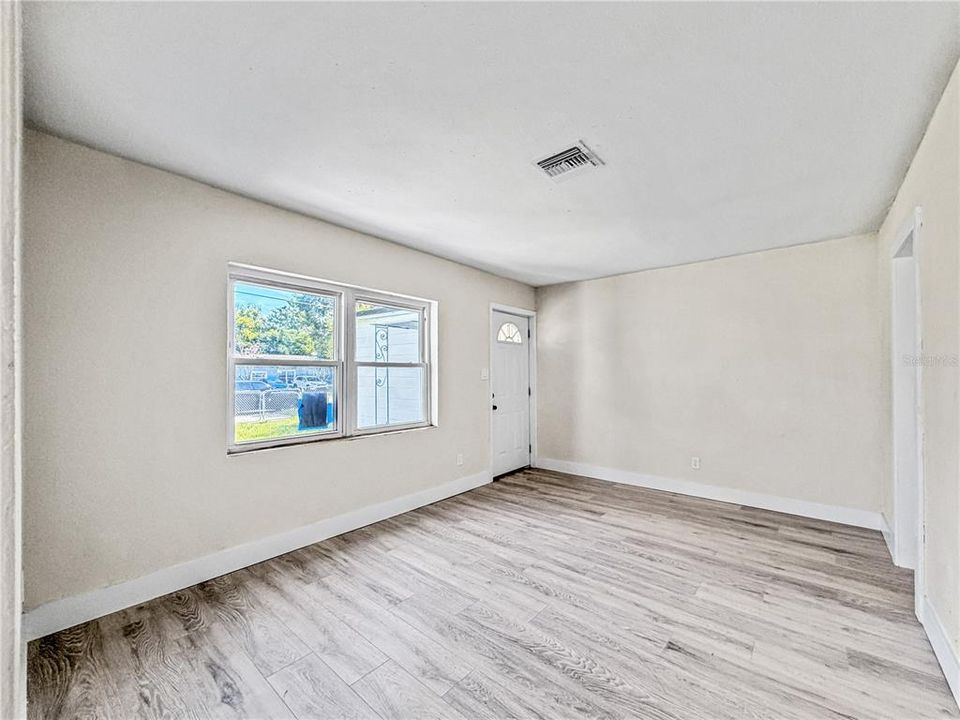 For Sale: $239,000 (2 beds, 1 baths, 908 Square Feet)