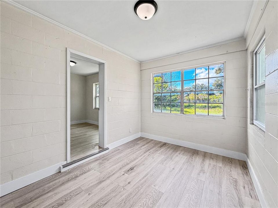 For Sale: $239,000 (2 beds, 1 baths, 908 Square Feet)