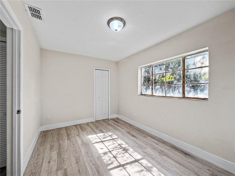 For Sale: $239,000 (2 beds, 1 baths, 908 Square Feet)