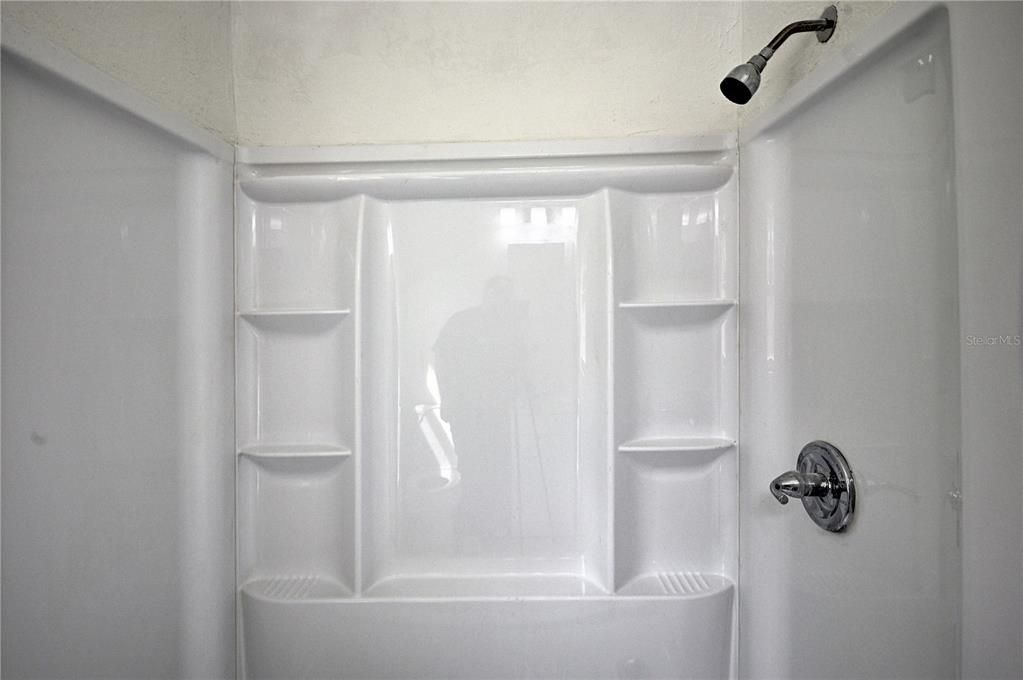 Active With Contract: $219,900 (2 beds, 1 baths, 908 Square Feet)
