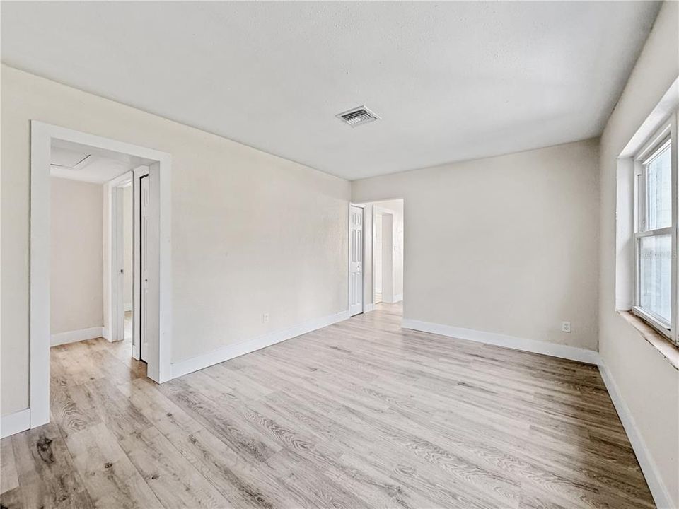 For Sale: $239,000 (2 beds, 1 baths, 908 Square Feet)