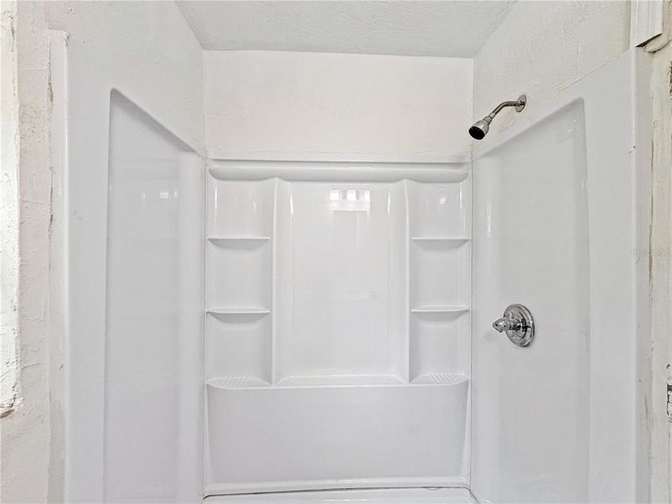 For Sale: $239,000 (2 beds, 1 baths, 908 Square Feet)