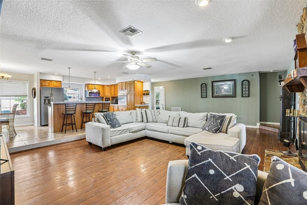 For Sale: $790,000 (4 beds, 4 baths, 3354 Square Feet)