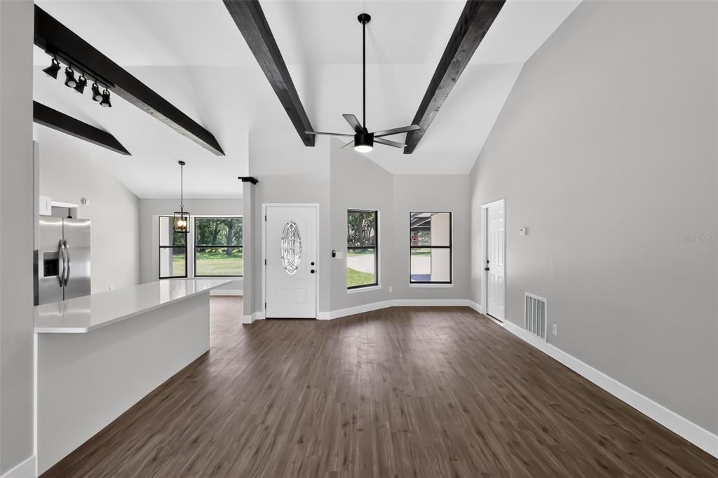 En Venta: $649,900 (5 camas, 3 baños, 2312 Pies cuadrados)