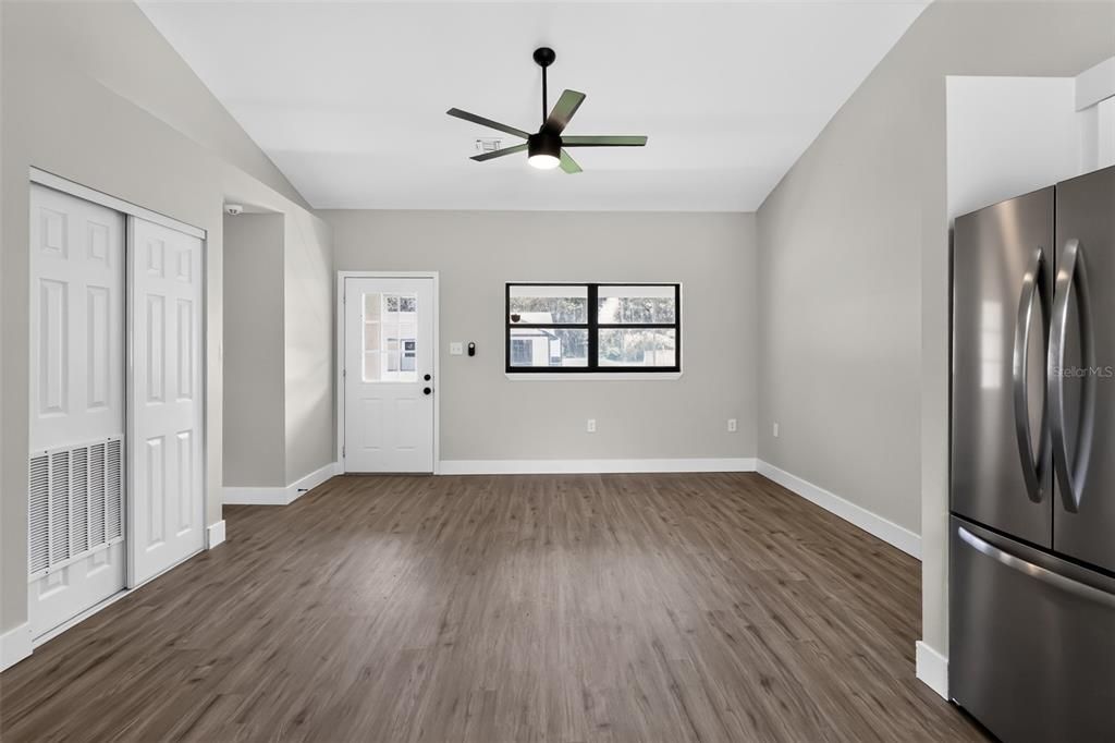 En Venta: $649,900 (5 camas, 3 baños, 2312 Pies cuadrados)
