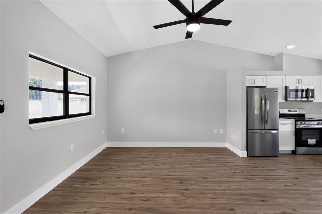 En Venta: $649,900 (5 camas, 3 baños, 2312 Pies cuadrados)