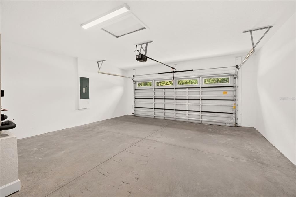 For Sale: $324,900 (4 beds, 2 baths, 1863 Square Feet)