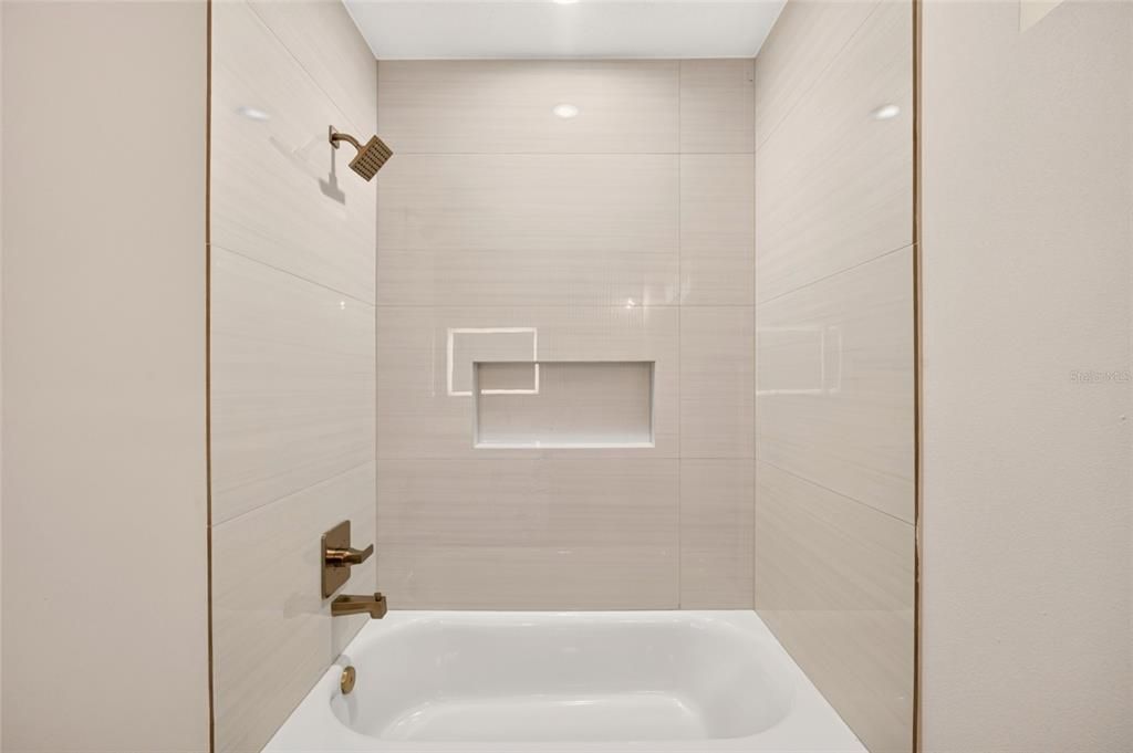 For Sale: $324,900 (4 beds, 2 baths, 1863 Square Feet)