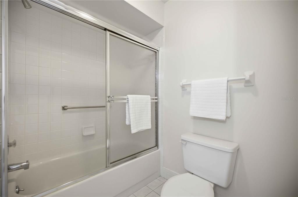 На продажу: $214,900 (2 спален, 2 ванн, 1570 Квадратных фут)