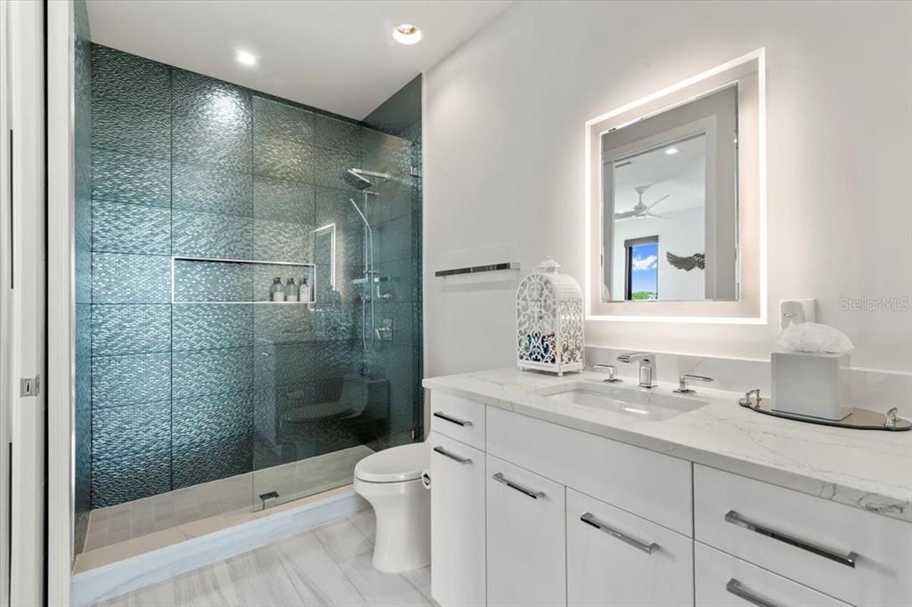 For Rent: $28,000 (6 beds, 6 baths, 7250 Square Feet)
