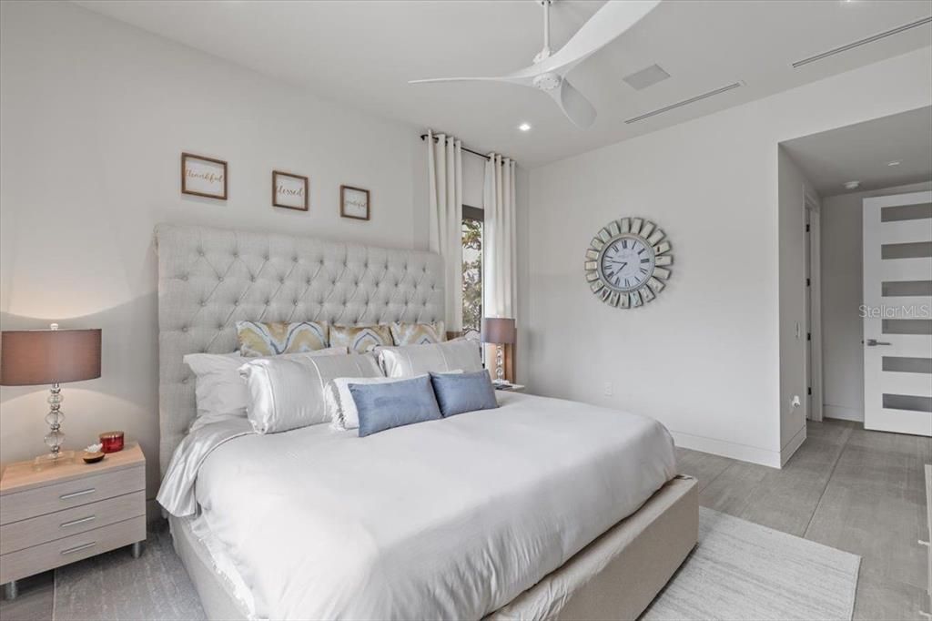 For Rent: $28,000 (6 beds, 6 baths, 7250 Square Feet)