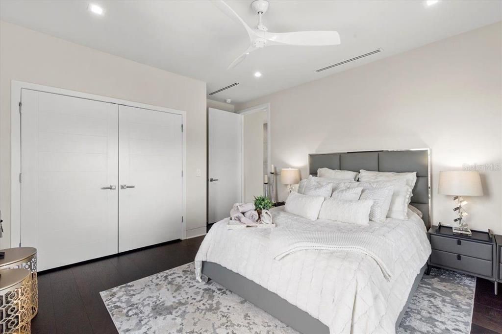 For Rent: $28,000 (6 beds, 6 baths, 7250 Square Feet)