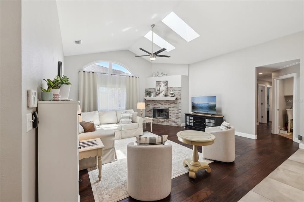 На продажу: $625,000 (4 спален, 2 ванн, 2380 Квадратных фут)