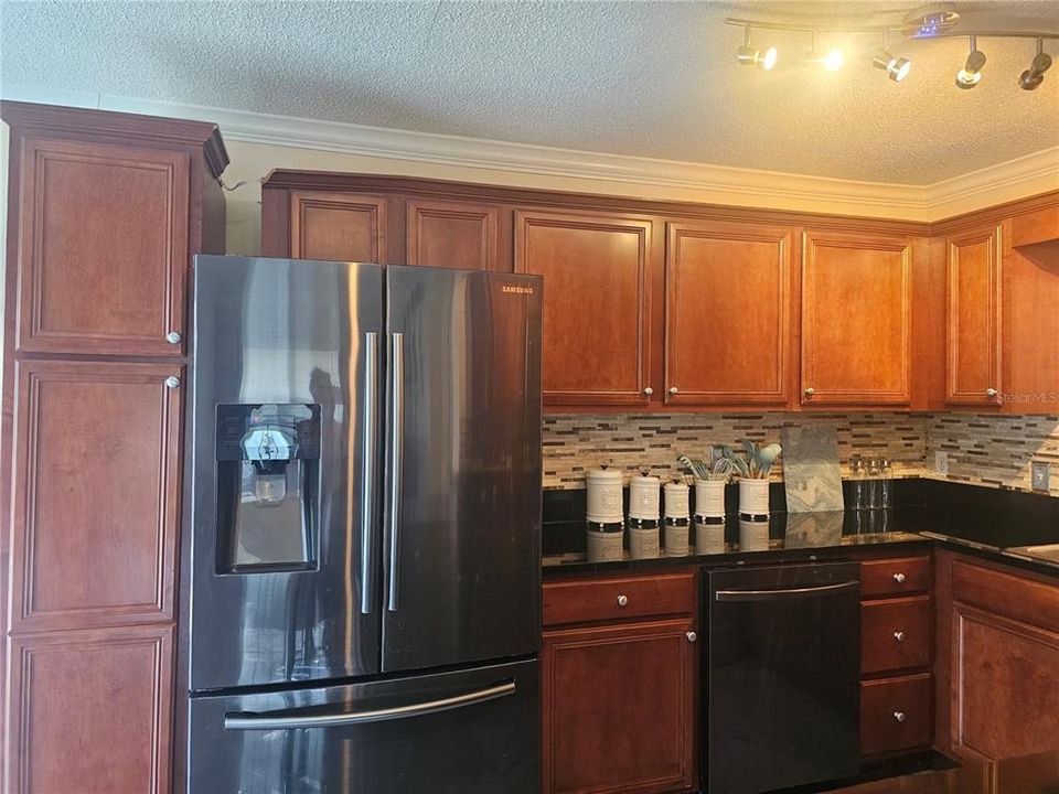 For Sale: $178,000 (2 beds, 2 baths, 870 Square Feet)