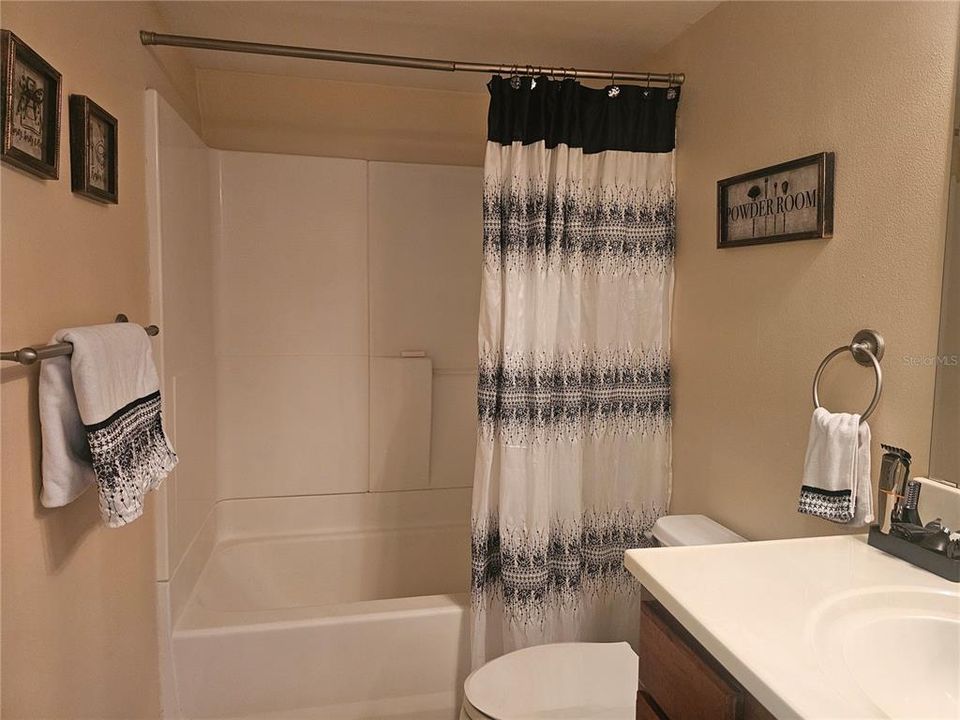 For Sale: $178,000 (2 beds, 2 baths, 870 Square Feet)