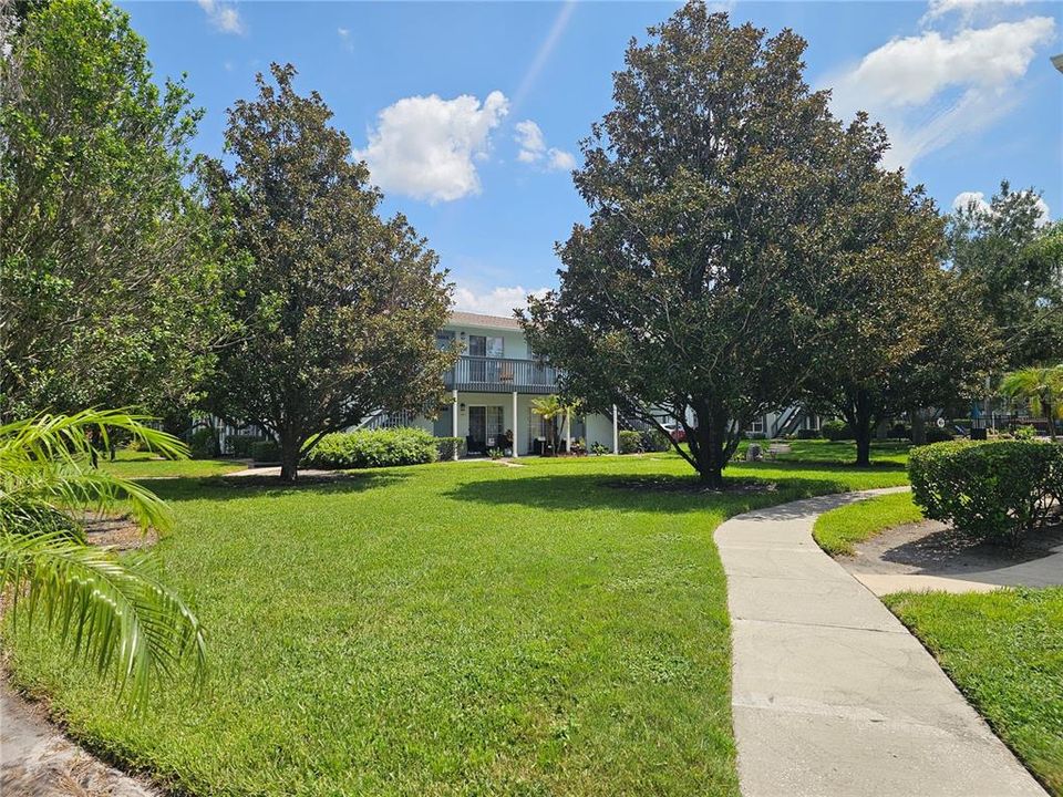 For Sale: $178,000 (2 beds, 2 baths, 870 Square Feet)