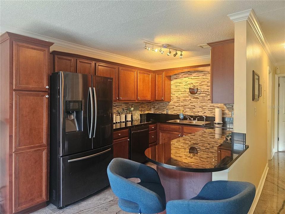 For Sale: $178,000 (2 beds, 2 baths, 870 Square Feet)