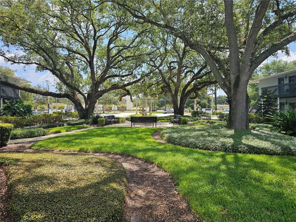 For Sale: $178,000 (2 beds, 2 baths, 870 Square Feet)