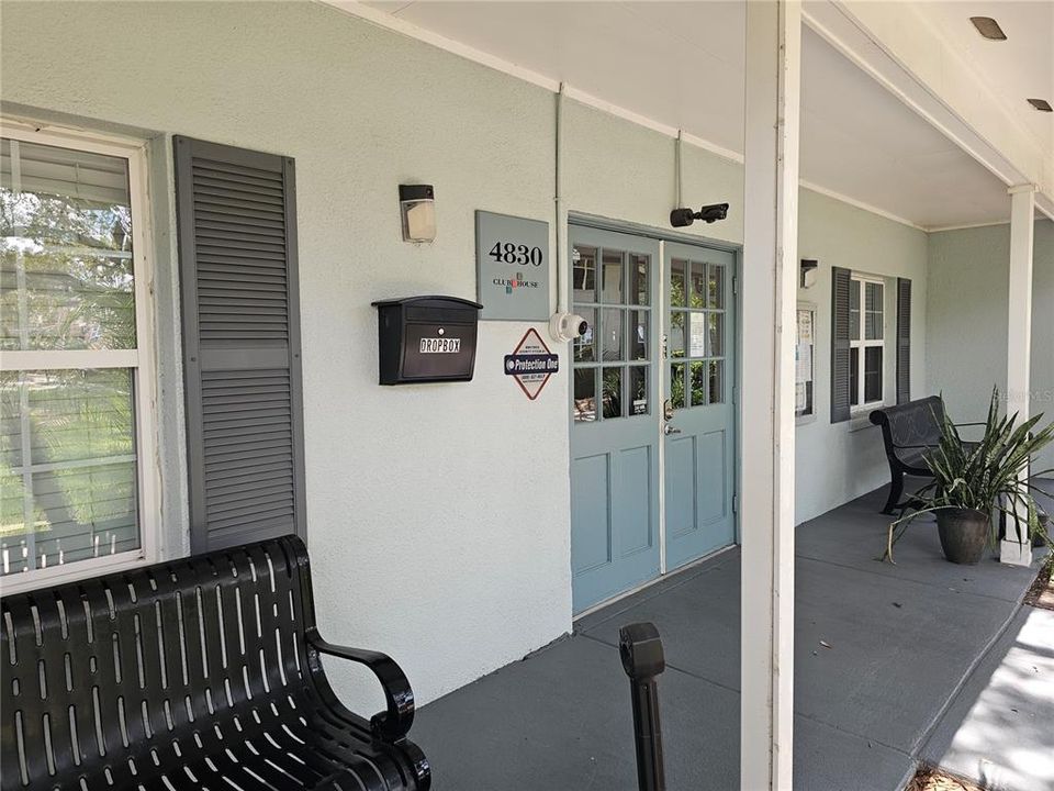 For Sale: $178,000 (2 beds, 2 baths, 870 Square Feet)