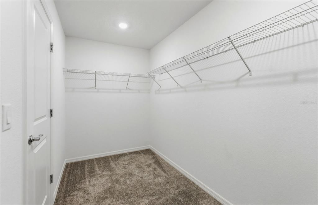 En Venta: $406,050 (5 camas, 3 baños, 2615 Pies cuadrados)