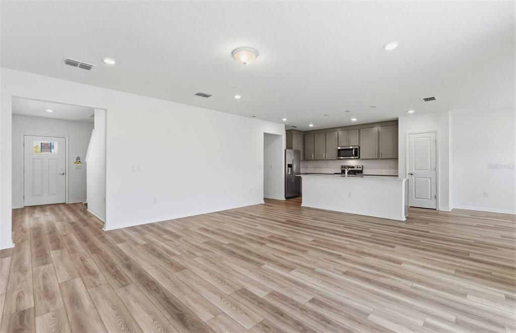 En Venta: $406,050 (5 camas, 3 baños, 2615 Pies cuadrados)