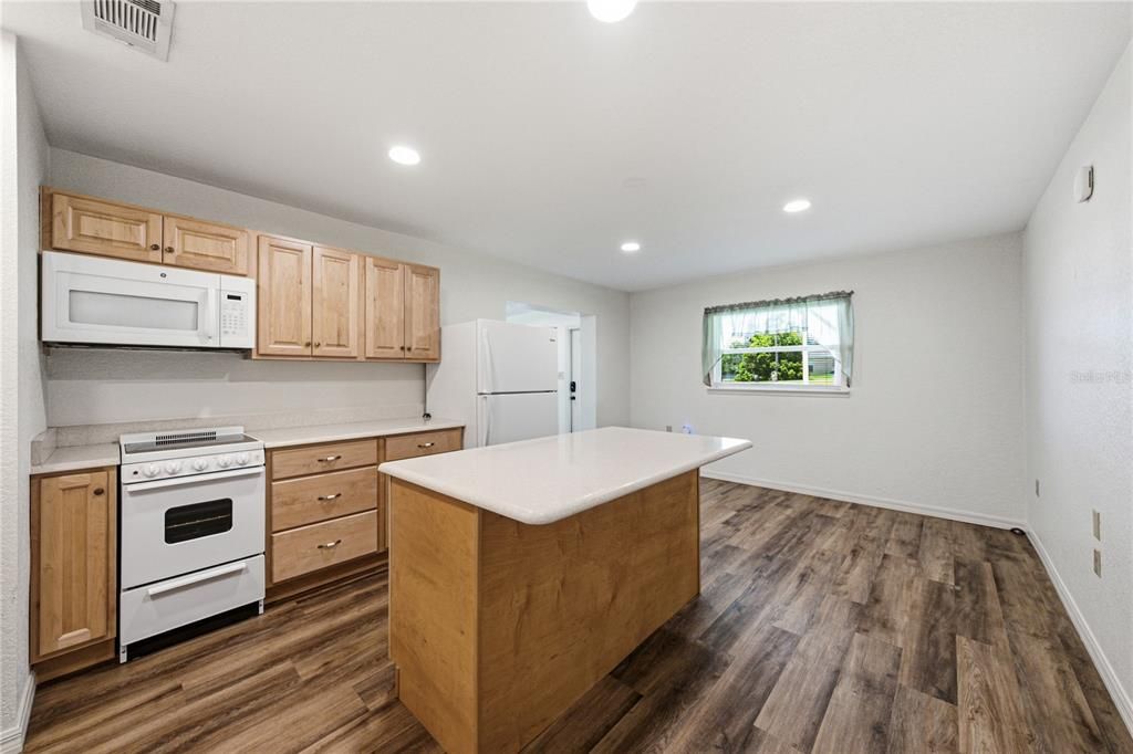 For Sale: $420,000 (5 beds, 4 baths, 3676 Square Feet)