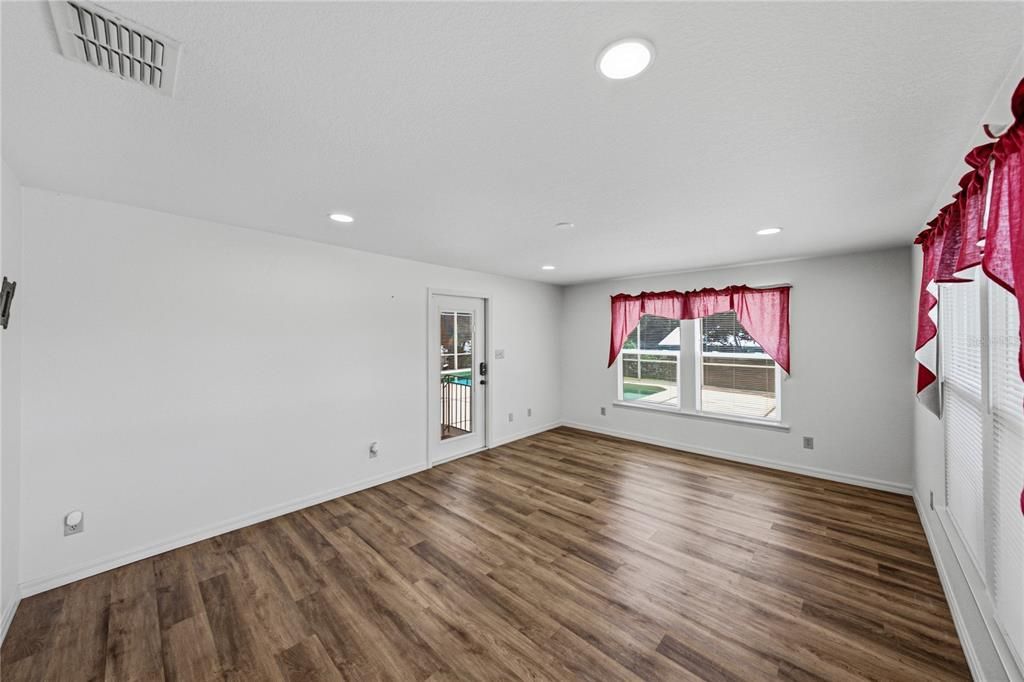 For Sale: $420,000 (5 beds, 4 baths, 3676 Square Feet)